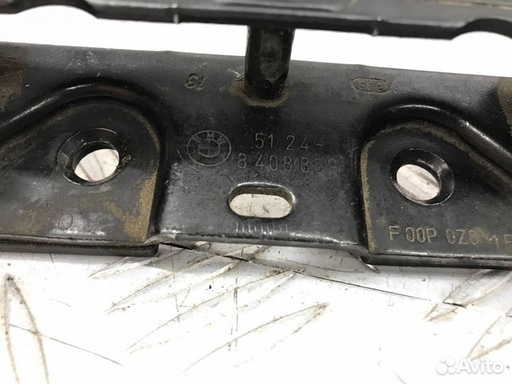 Б/У Ответная часть замка багажника задний Land