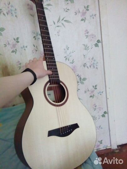 Акустическая гитара