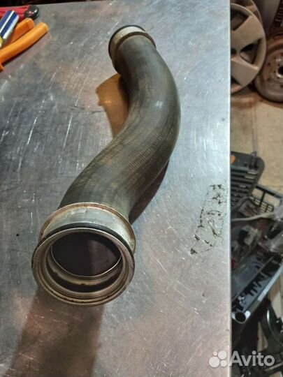 Патрубок интеркулера VW Tiguan 1