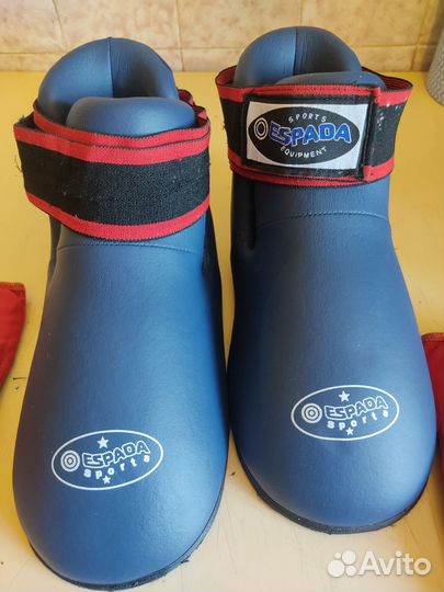 Футы и перчатки