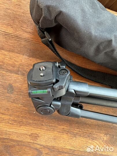 Штатив трипод для фотоаппарата с уровнем