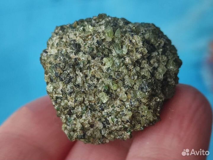 Хризолит натyральный кaмень