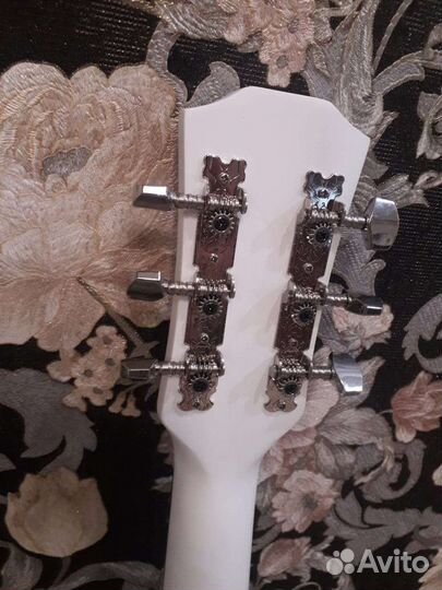 Акустическая гитара