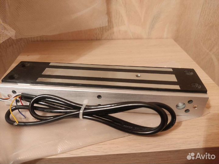 Электромагнитный замок новый