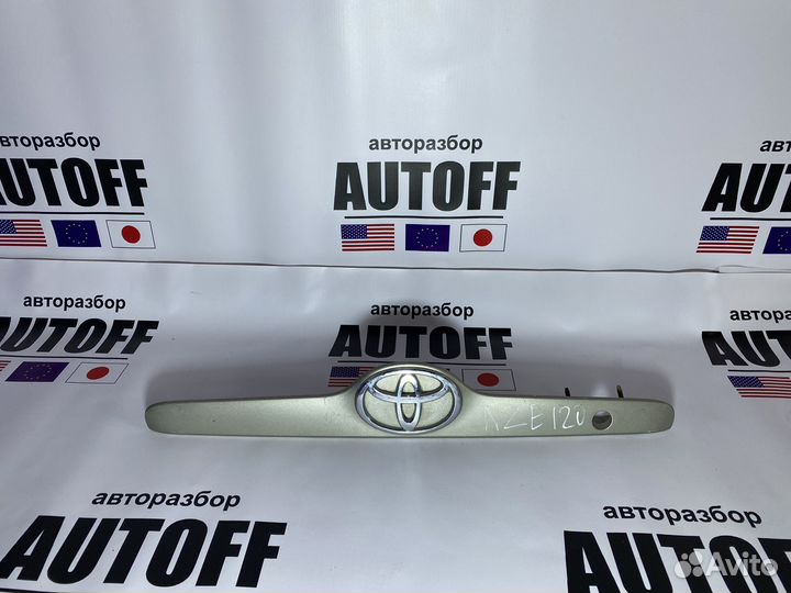 Накладка крышки багажника Toyota Corolla ZZE124