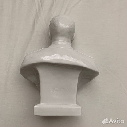 Фарфоровый бюст «И. В. Сталин», скульпторы В. Я. Б