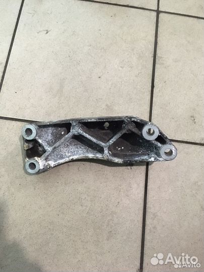 Кронштейн АКПП Volkswagen Passat B6