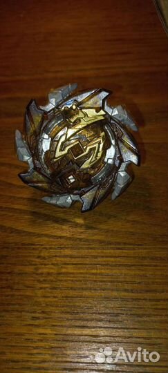 Бейблэйд берст Саламандер Золотой