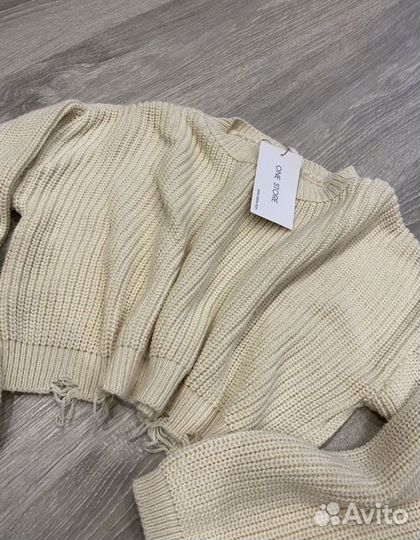 Свитер женский