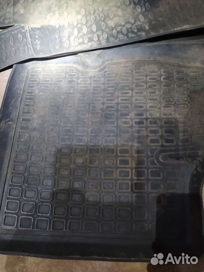 Автомобильные коврики резиновые