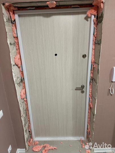Входная дверь от застройщика пик