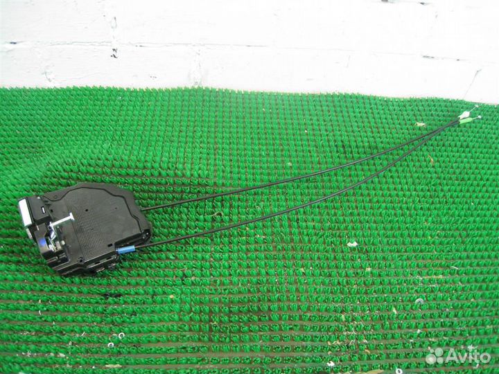 Замок двери задней правой Toyota Verso R2 2015