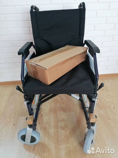Инвалидная коляска новая. Ширина 40 см.Общая 60 см