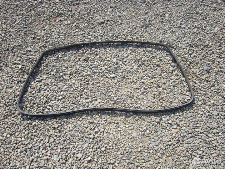 Уплотнительная резинка стекла Nissan Terrano RR50