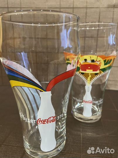 Стакан Кока Кола и два бокала для пива,воды