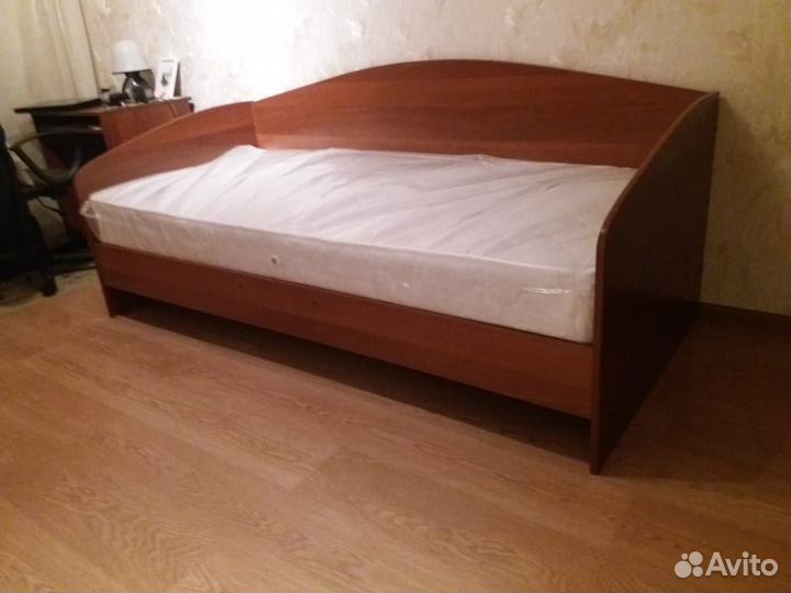 Кровать