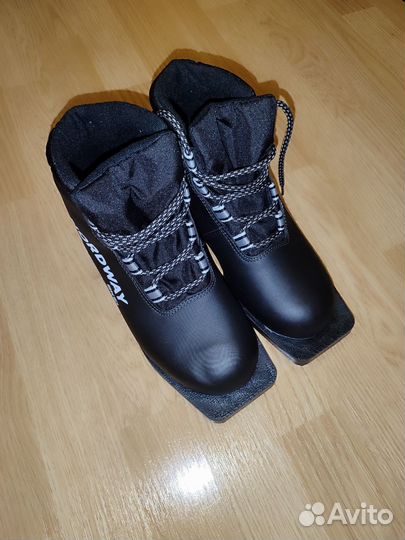 Лыжные ботинки