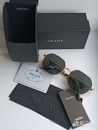 Солнцезащитные очки prada