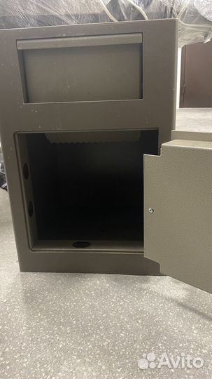 Продам депозитный сейф valberg