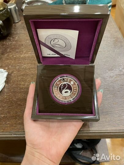 Юбилейная серебрянна монета в год змеи 2013. Фиджи