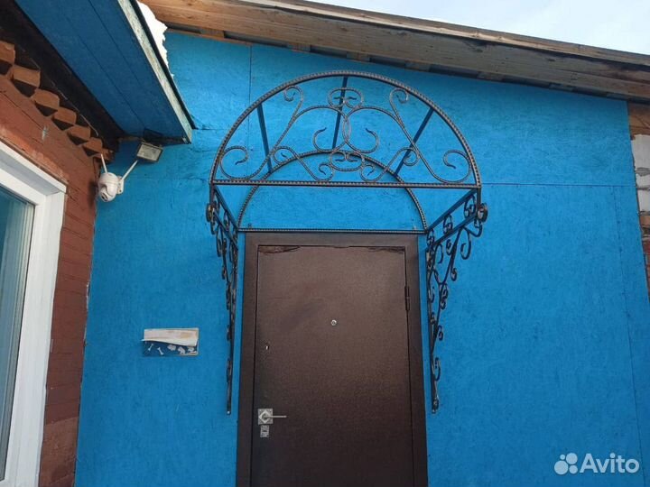 Козырек над дверью