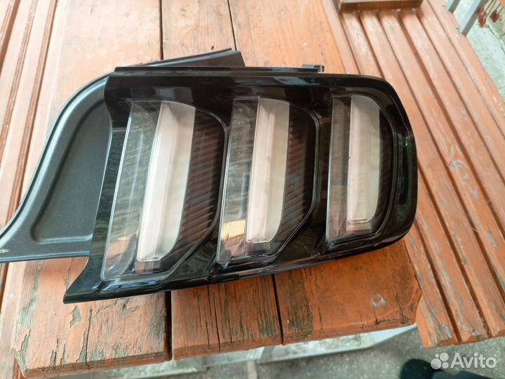 Фонарь задний правый форд мустанг 6