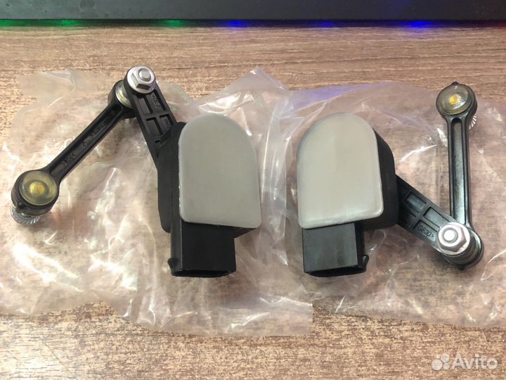 Датчик положения кузова 7L0616571D