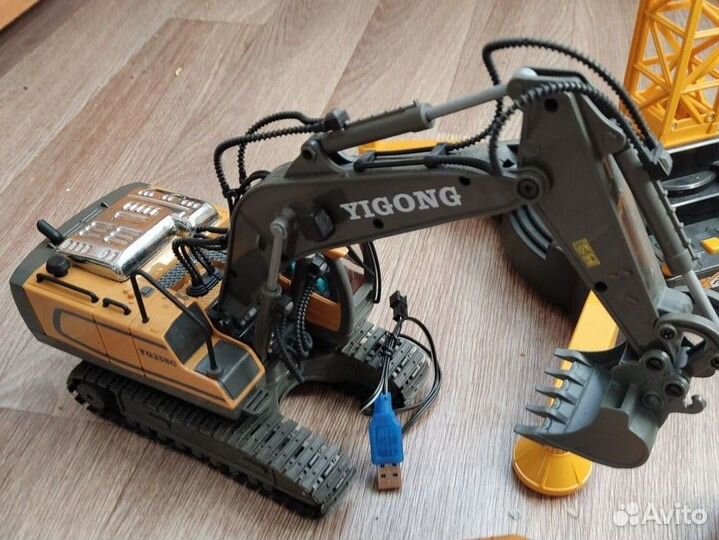 Самосвал и экскаватор погрузчик радиоуправляемые