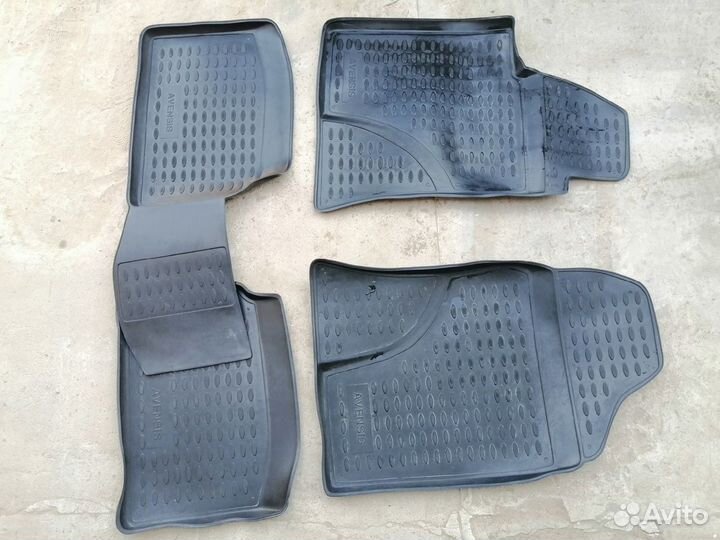 Комплект оригинальных ковриков Toyota Avensis T250