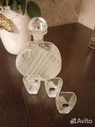 Графин с рюмками