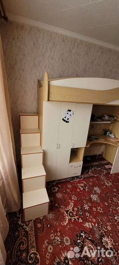 Детская кровать чердак со столом и шкафом бу