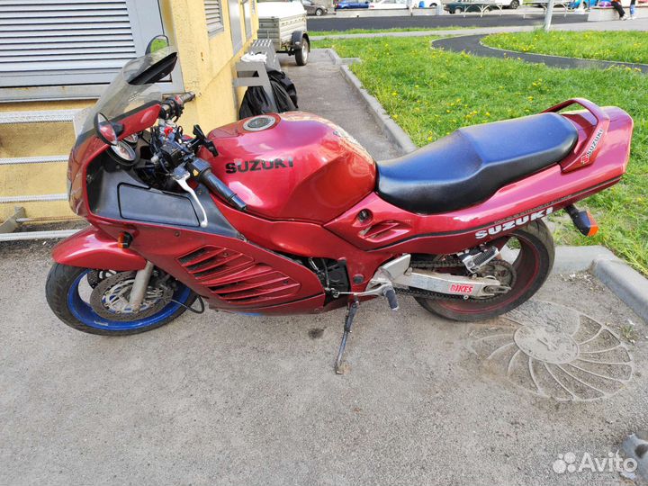 Suzuki RF 900R