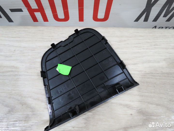 Заглушка правая Kia Sportage 4