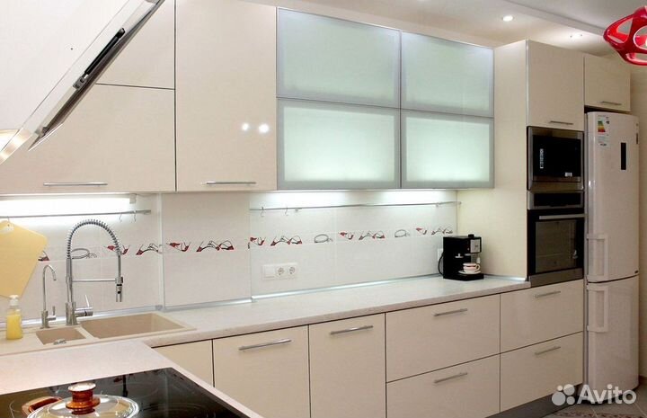 Кухонный гарнитур в стиле хай тек