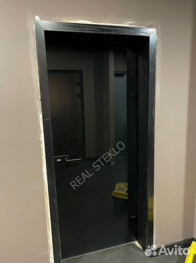 Стеклянная дверь по индивидуальным размерам
