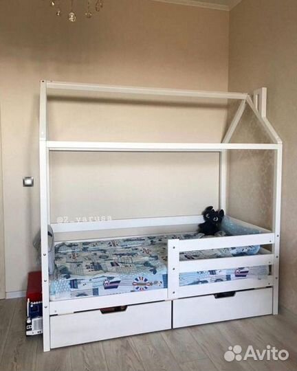 Кроватка высокий борт от 2х лет из массива домик