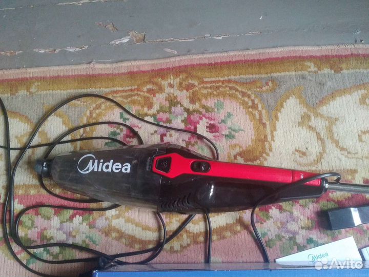 Пылесос вертикальный