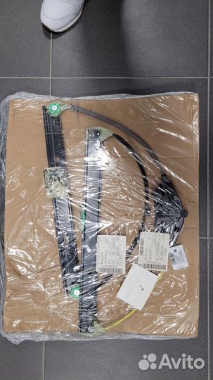 Стеклоподъемник без эл. двигателя (8K0837462E)