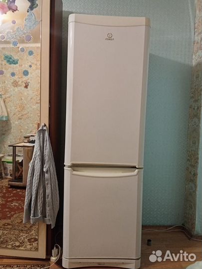 Продам холодильник б/у рабочий