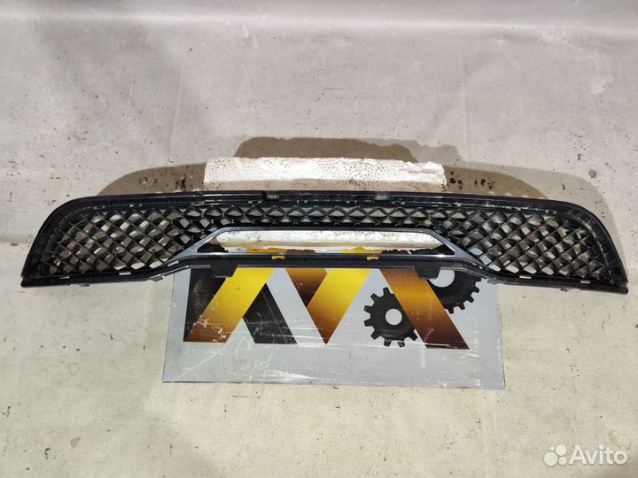 Хендай Дженезис G70 2017- Решетка зад бампера 8591