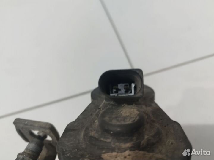 Суппорт тормозной задний правый Passat B6