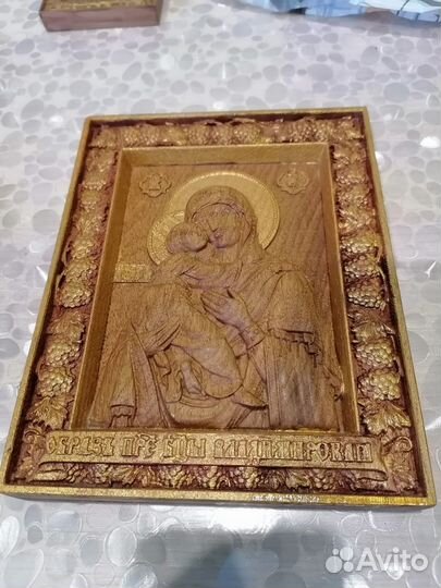 Резные иконы из дерева