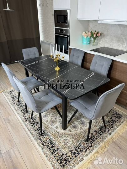 Кухонный стол и стулья