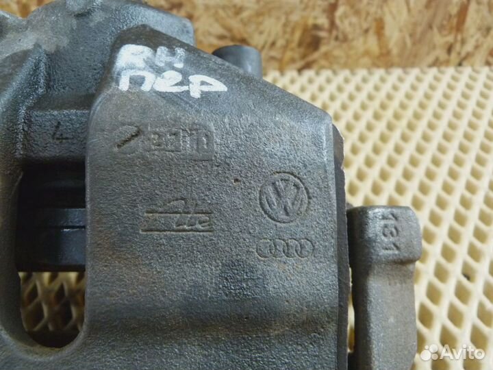 Суппорт передний правый VW Passat B7 2011-2015 (1K0615124E 1K0615125A)