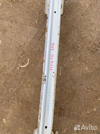 Задний усилитель бампера Fiat Punto