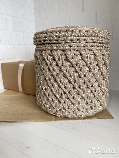 Корзина с крышкой