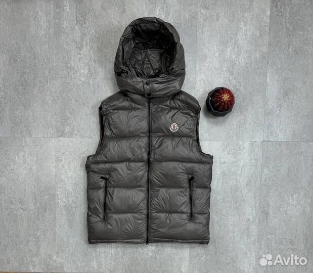 Стильные жилетки Moncler (2024)на осень