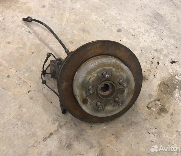 Цапфа задняя левая Land Rover Freelander 2