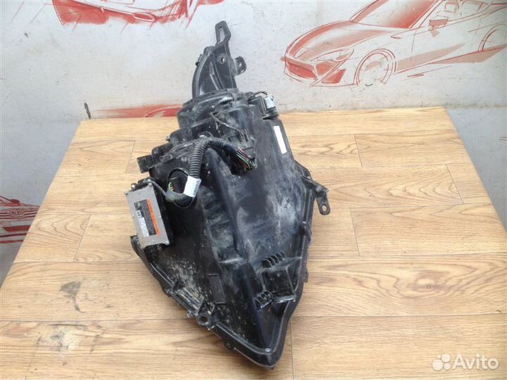 Фара левая Cadillac Srx (2009-2017)