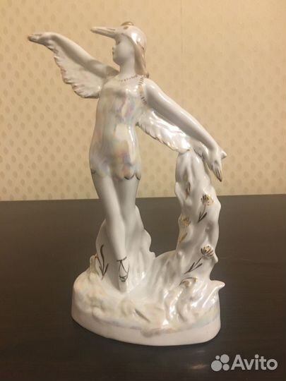 Статуэтка Балерина в роли аиста